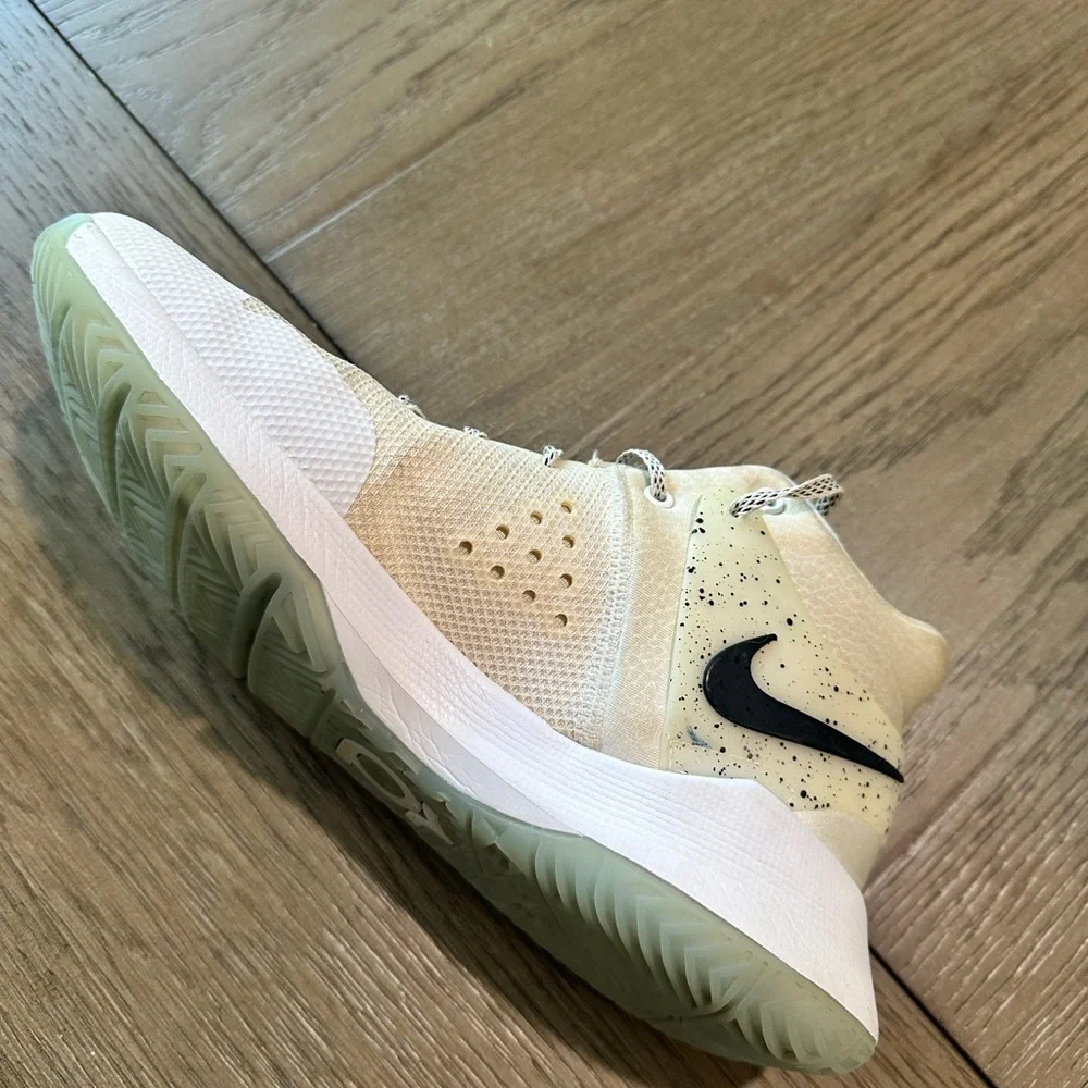 Nike KD Trey 5 Basketball Shoes Size 9.5 Cream Black - Picture 8 of 11